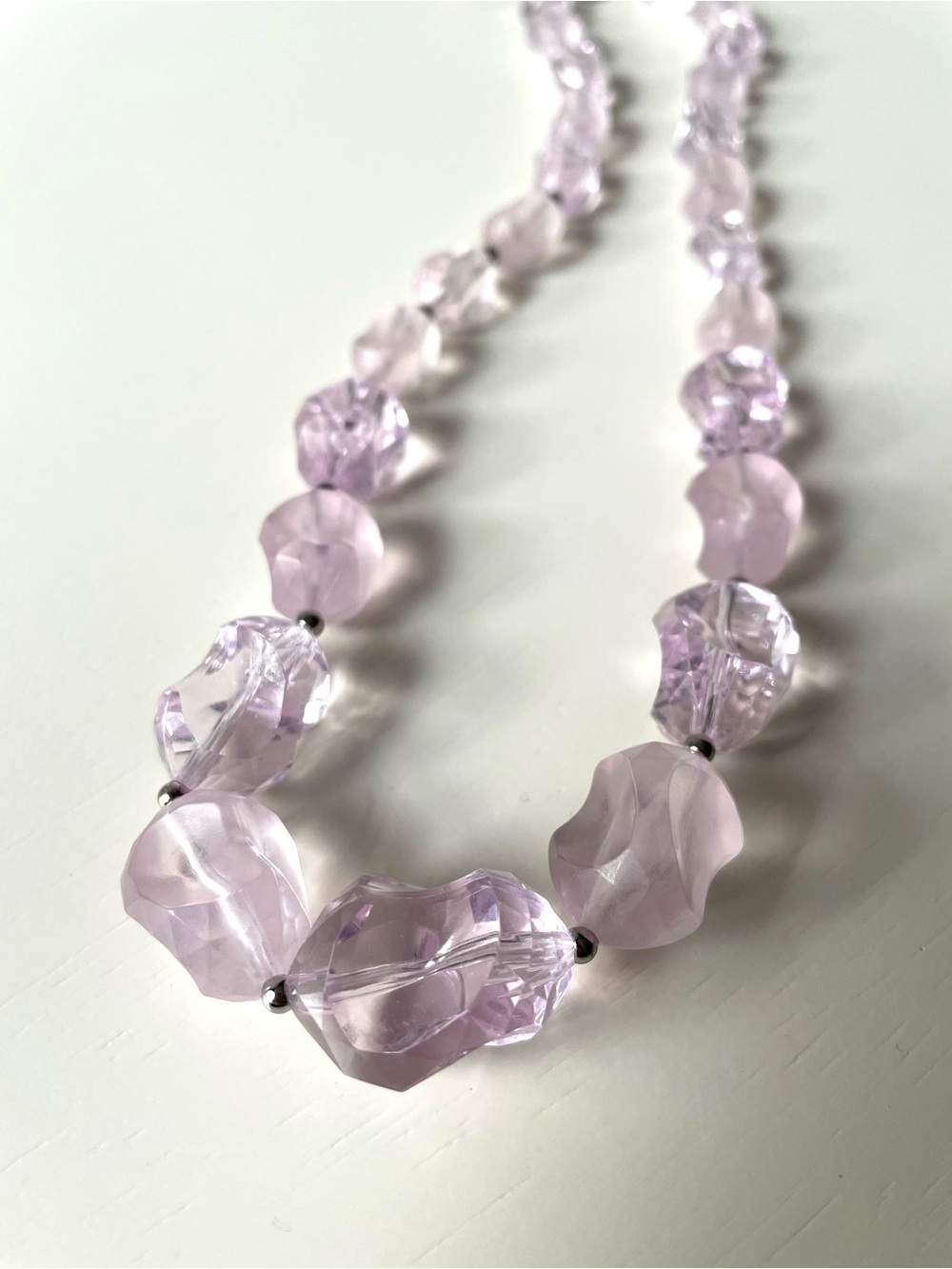 Vintage faceted lavender lucite/plastic mixed finish choker necklace
